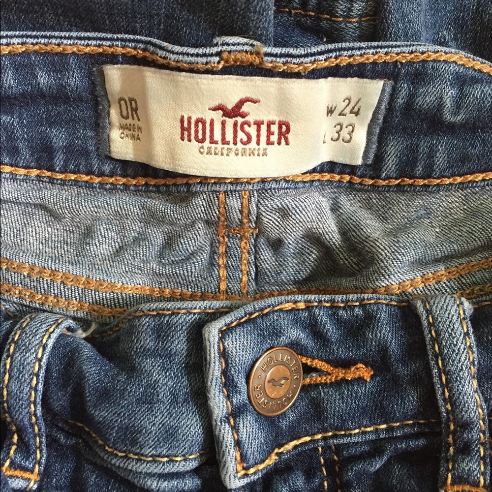🌸hollister slightly distressed jeans 🌹
